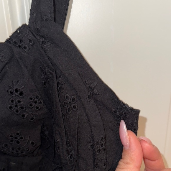 Love tree- Black Cropped Top with Eyelet Detail size Large - Picture 4 of 11